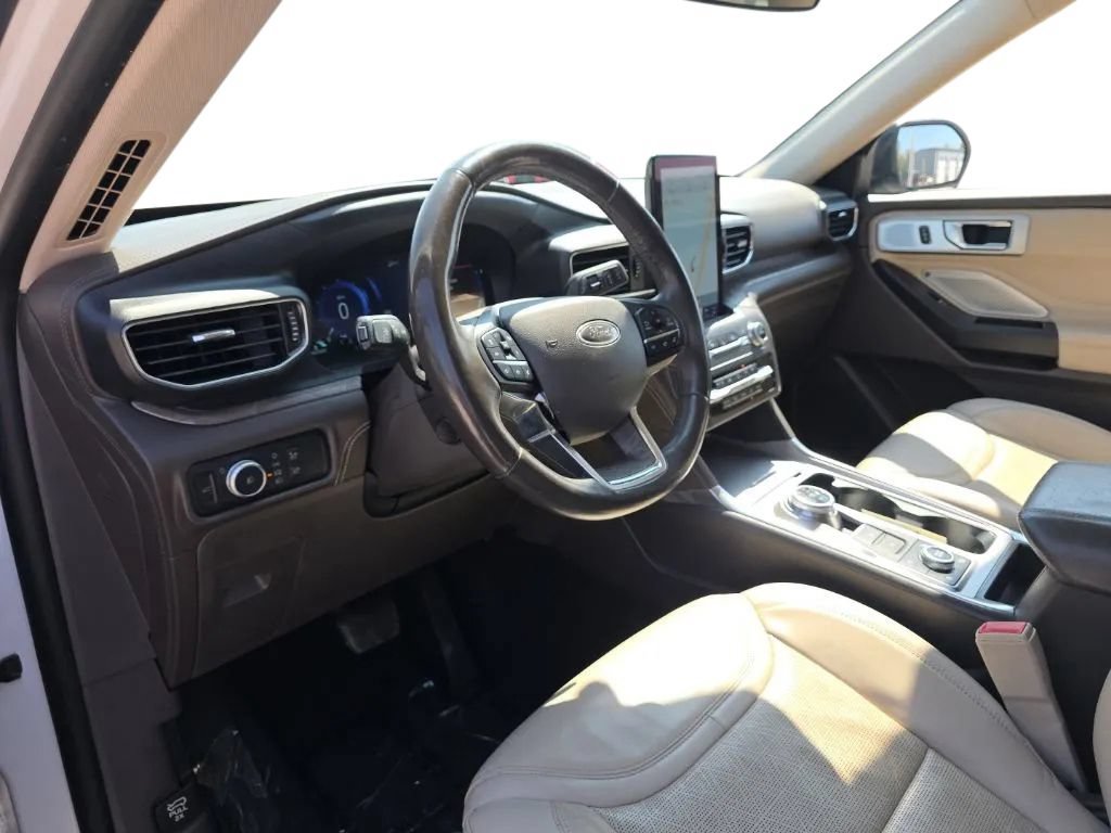 Used 2020 Ford Explorer Platinum w/ Premium Technology Package AWD/4WD image 16
