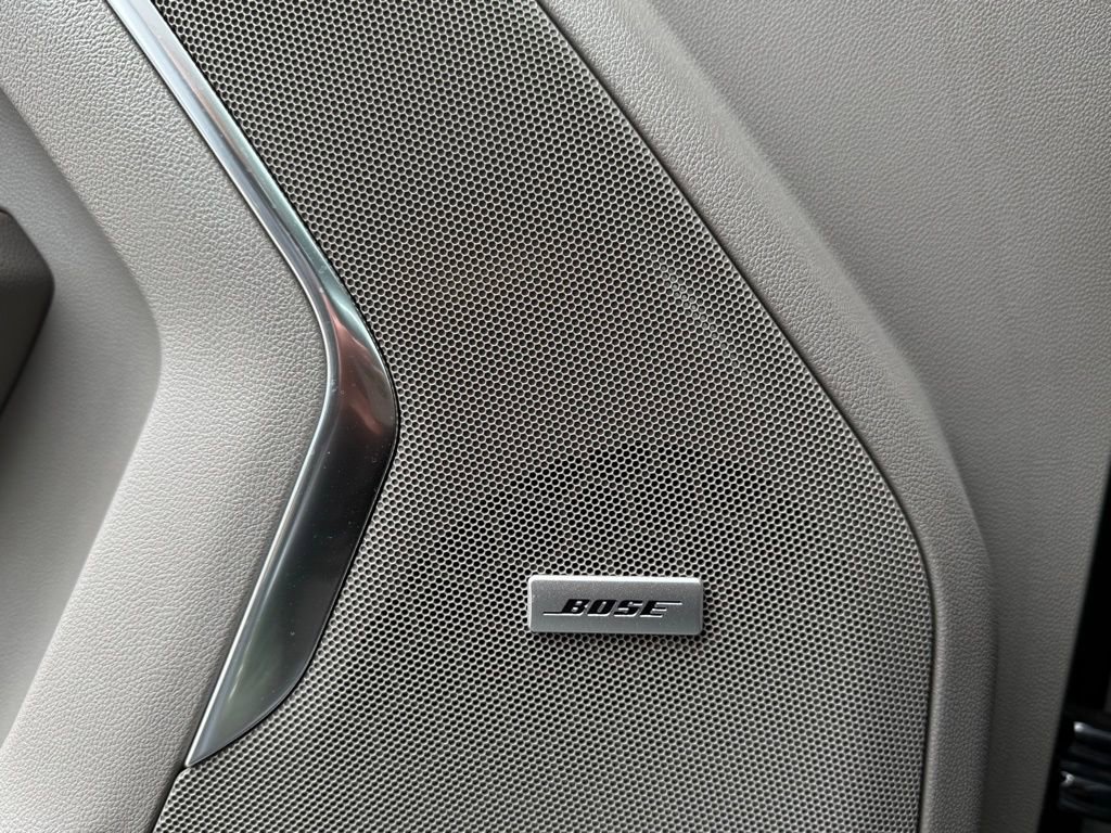 Used 2023 GMC Yukon SLT w/ SLT Premium Package image 19