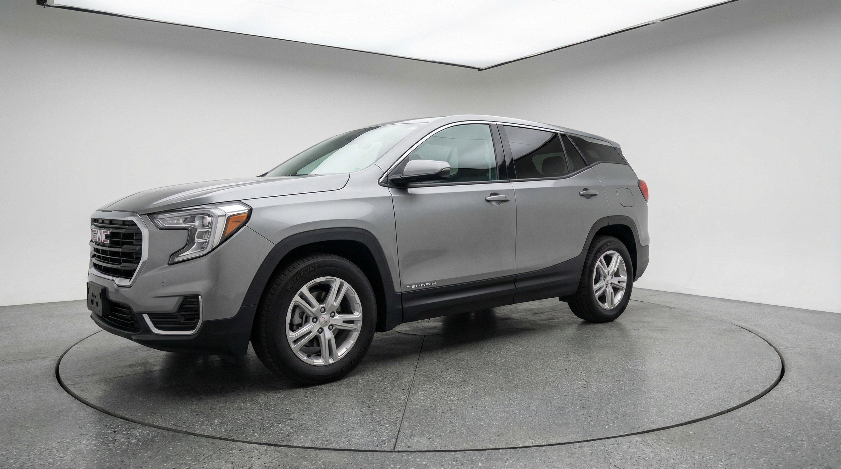 Used 2024 GMC Terrain SLE image 3