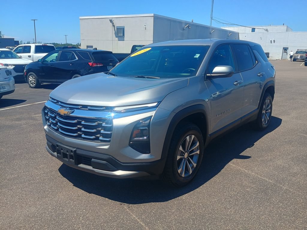 Used 2026 Chevrolet Equinox LT w/ Convenience Package II AWD/4WD image 3