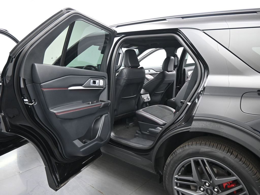 New 2026 Ford Explorer ST image 18