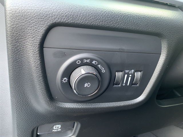 Used 2025 Jeep Grand Cherokee L Limited w/ Luxury Tech Group II RWD image 28