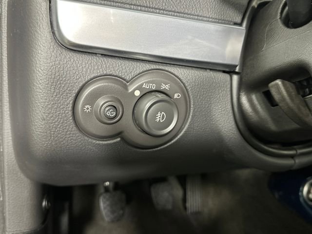 Used 2005 Chevrolet SSR w/ Preferred Equipment Group image 19