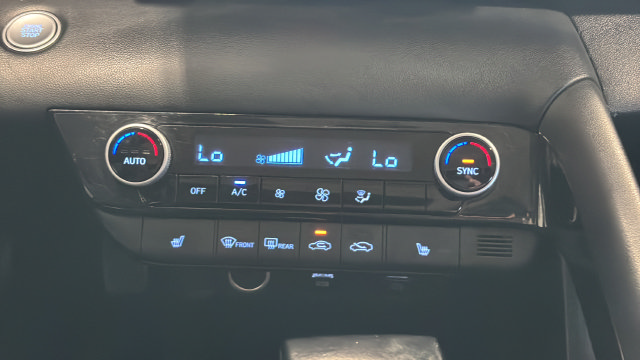 Used 2022 Hyundai Elantra SEL w/ Convenience + Premium Package FWD image 18