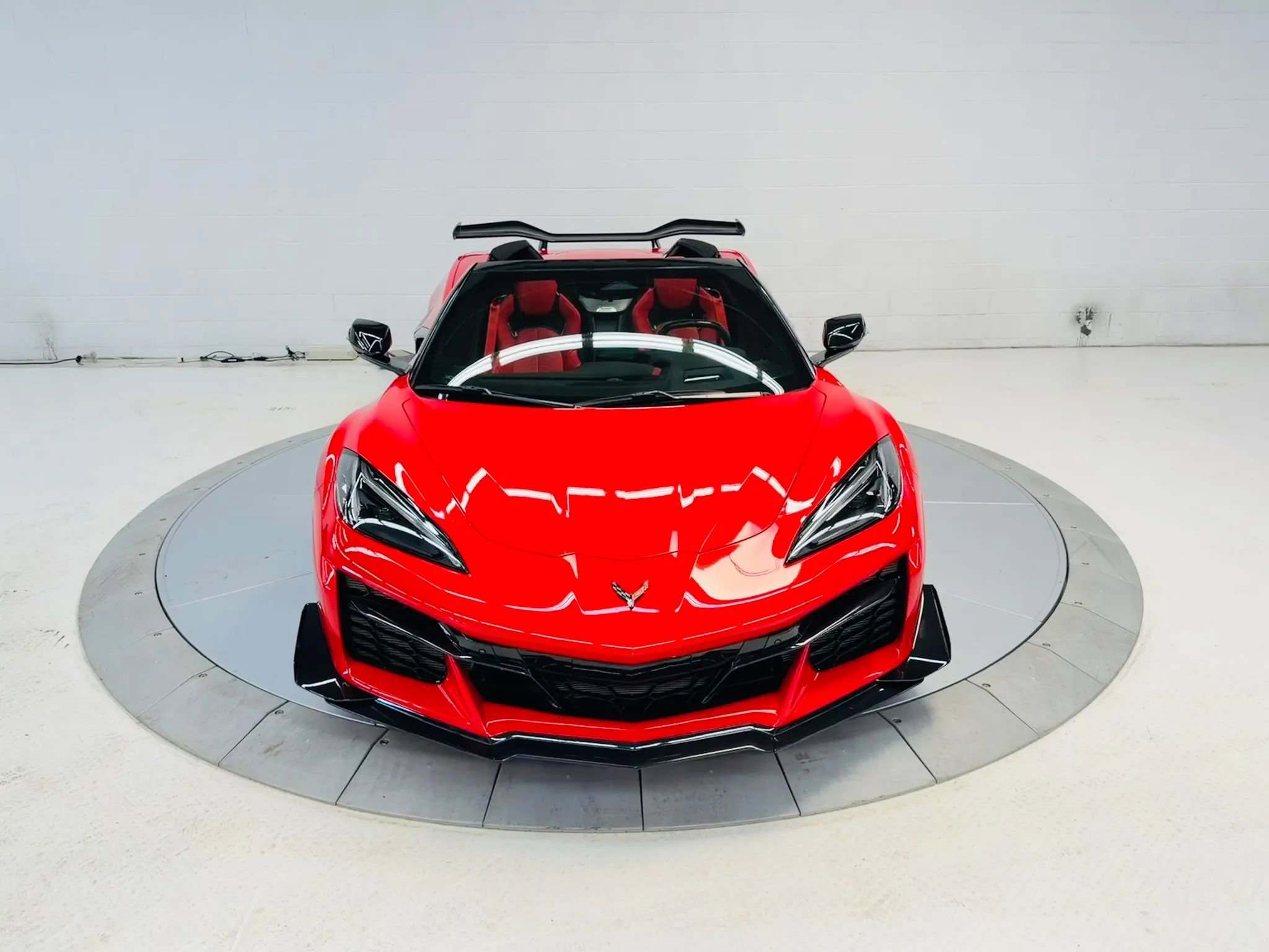 Used 2024 Chevrolet Corvette Z06 w/ Z07 Performance Package RWD image 3