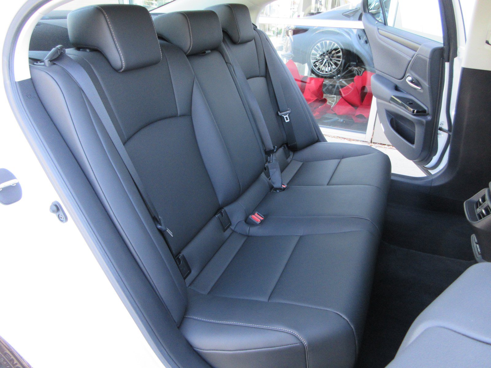 Used 2025 Lexus ES 350 w/ Premium Package FWD image 18