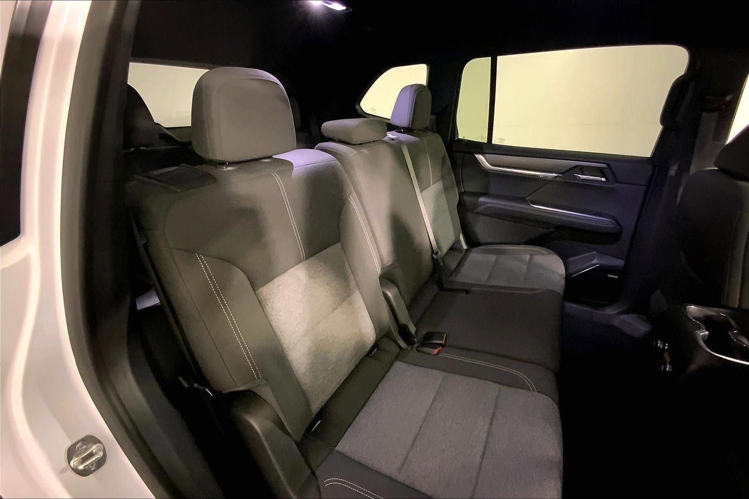 Used 2025 GMC Acadia Elevation image 23