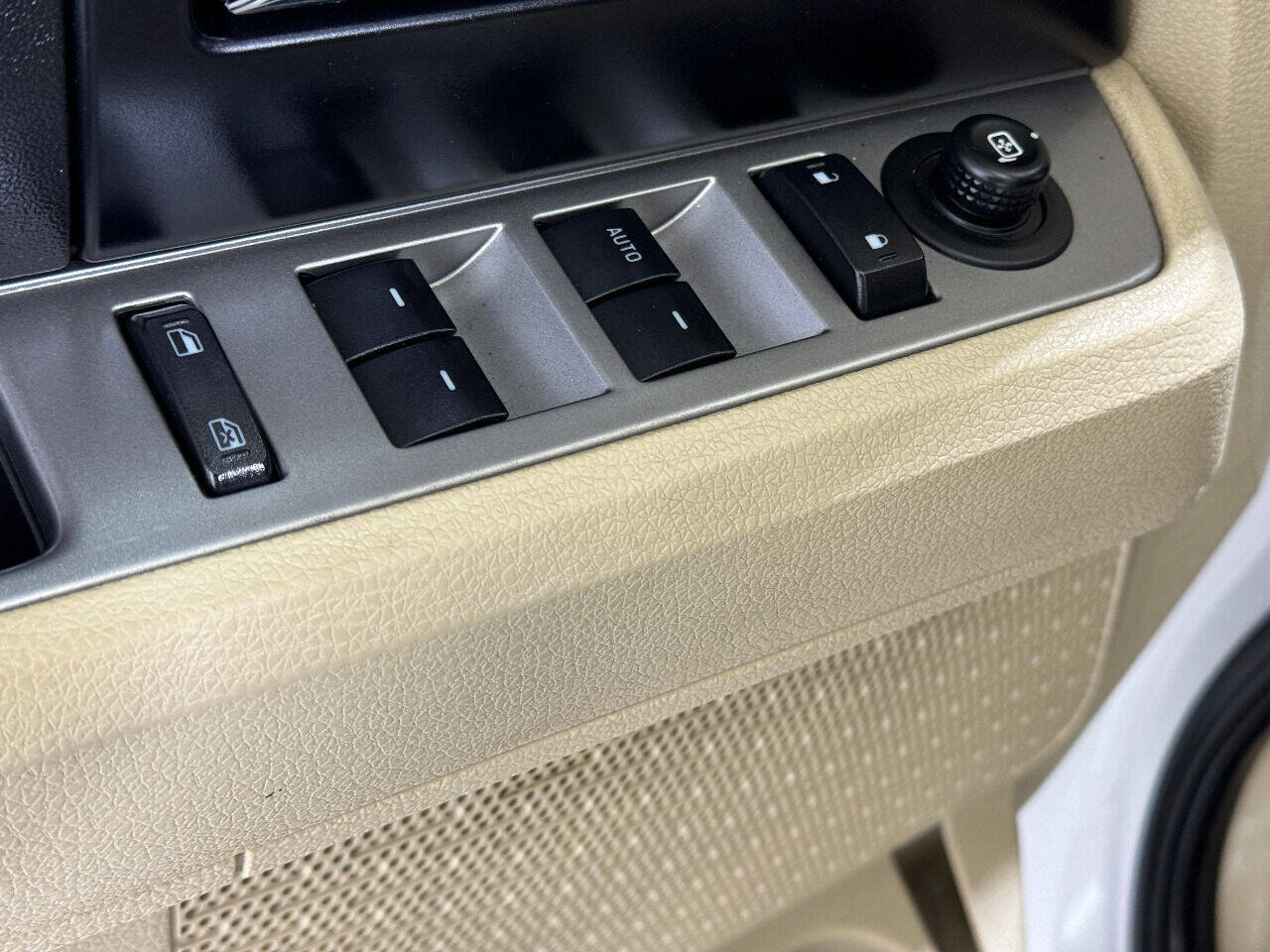 Used 2015 Ford Expedition XL image 79