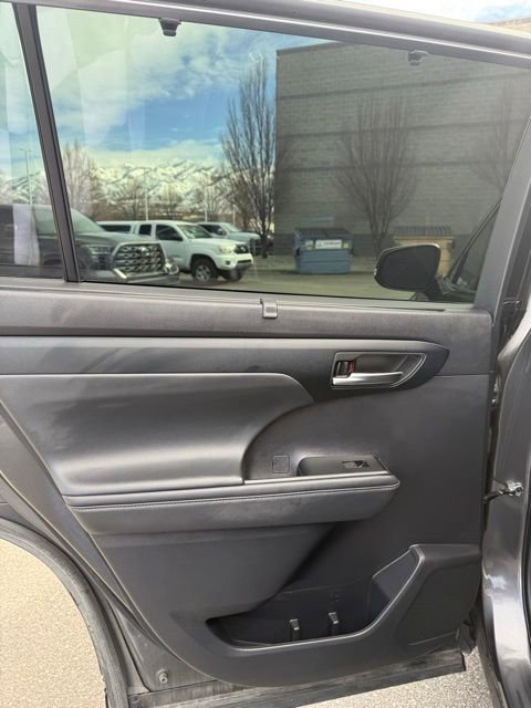 Used 2023 Toyota Highlander XLE image 35