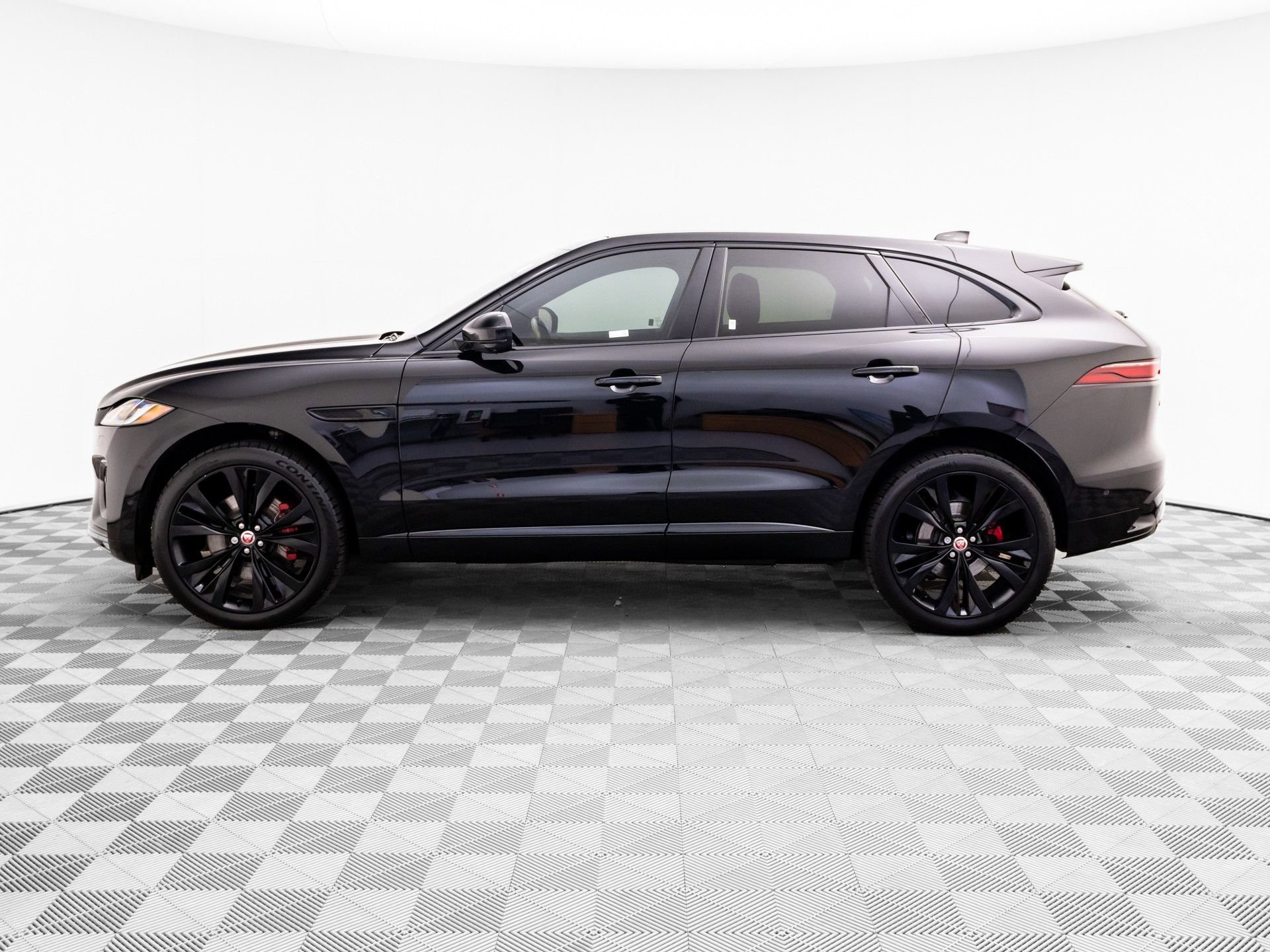 Used 2021 Jaguar F-PACE R-Dynamic S image 2