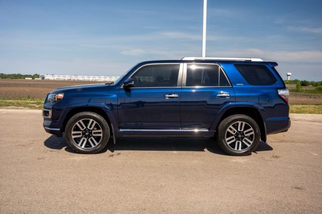 Used 2018 Toyota 4Runner Limited AWD/4WD image 4