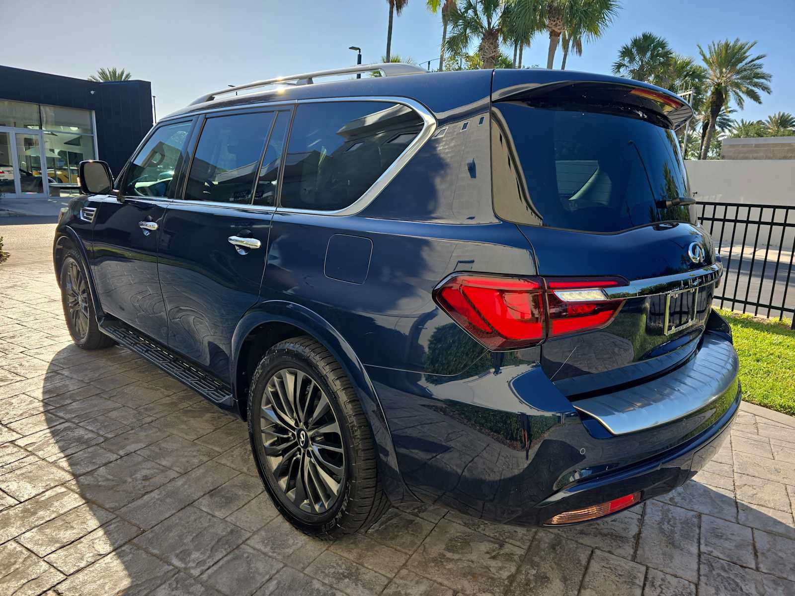 Used 2023 INFINITI QX80 Premium Select w/ Cargo Package RWD image 6