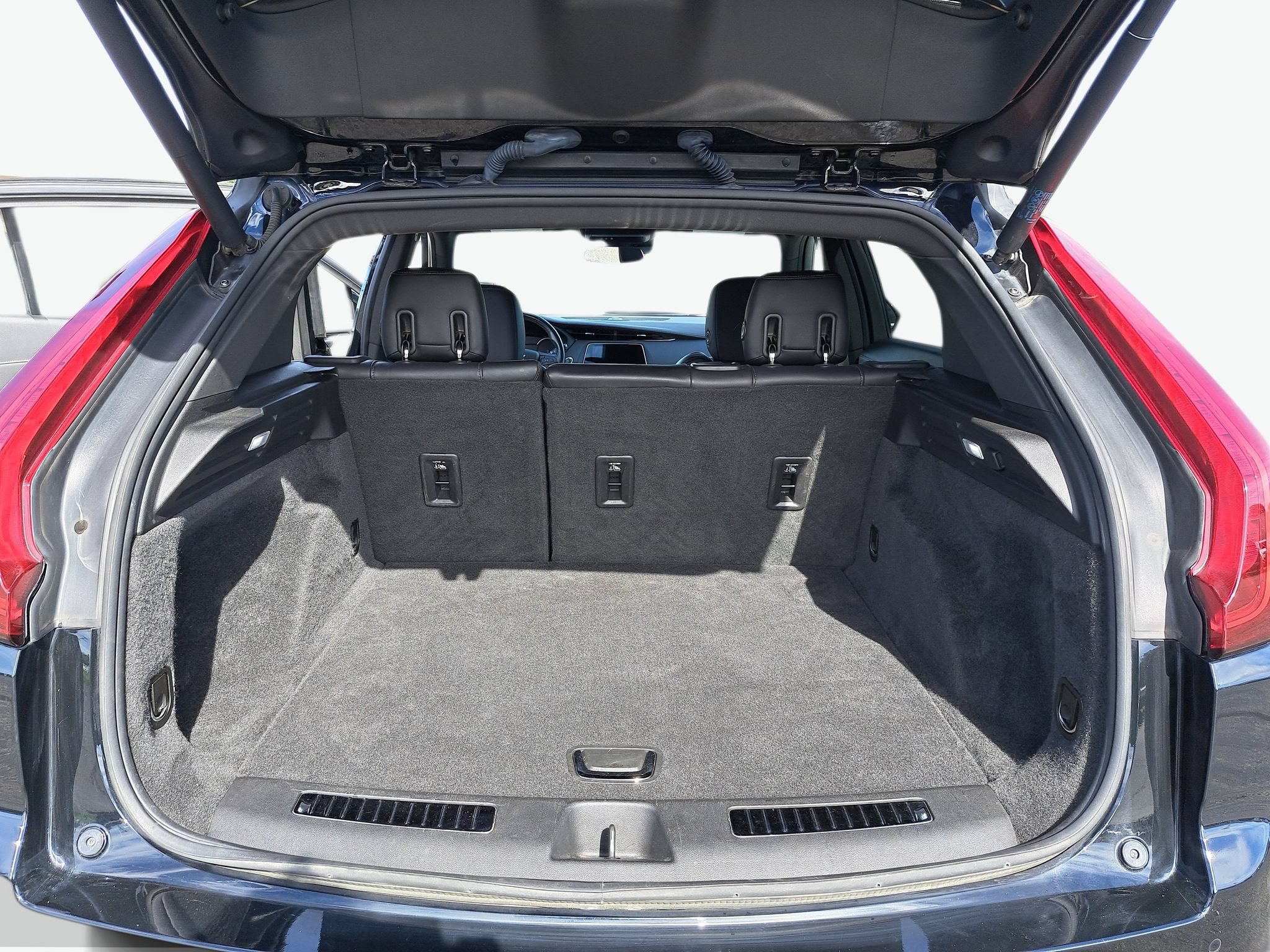Used 2019 Cadillac XT4 Premium Luxury AWD/4WD image 13