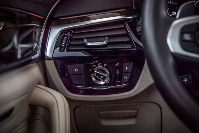 Used 2018 BMW 540i image 30