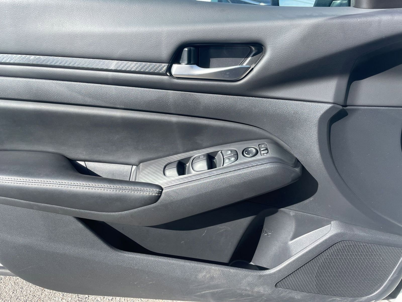 Used 2025 Nissan Altima 2.5 SV FWD image 18