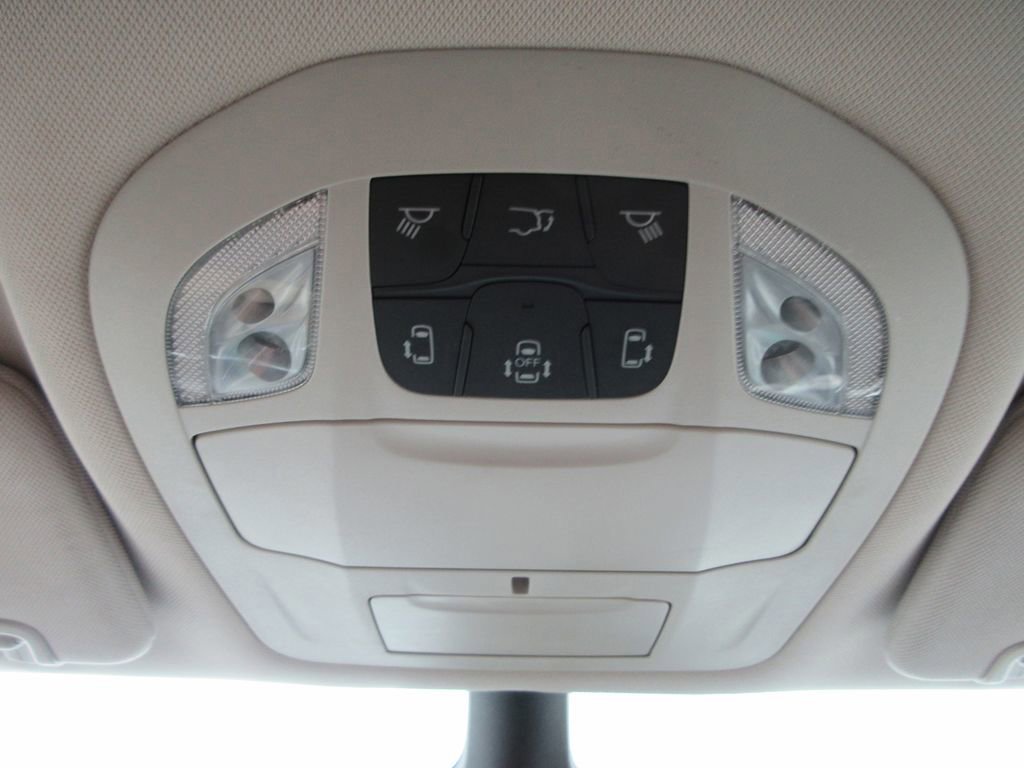 Used 2023 Chrysler Pacifica Touring-L image 31