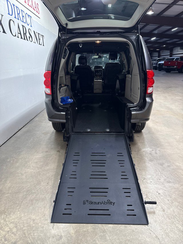 Used 2019 Dodge Grand Caravan SXT FWD image 1