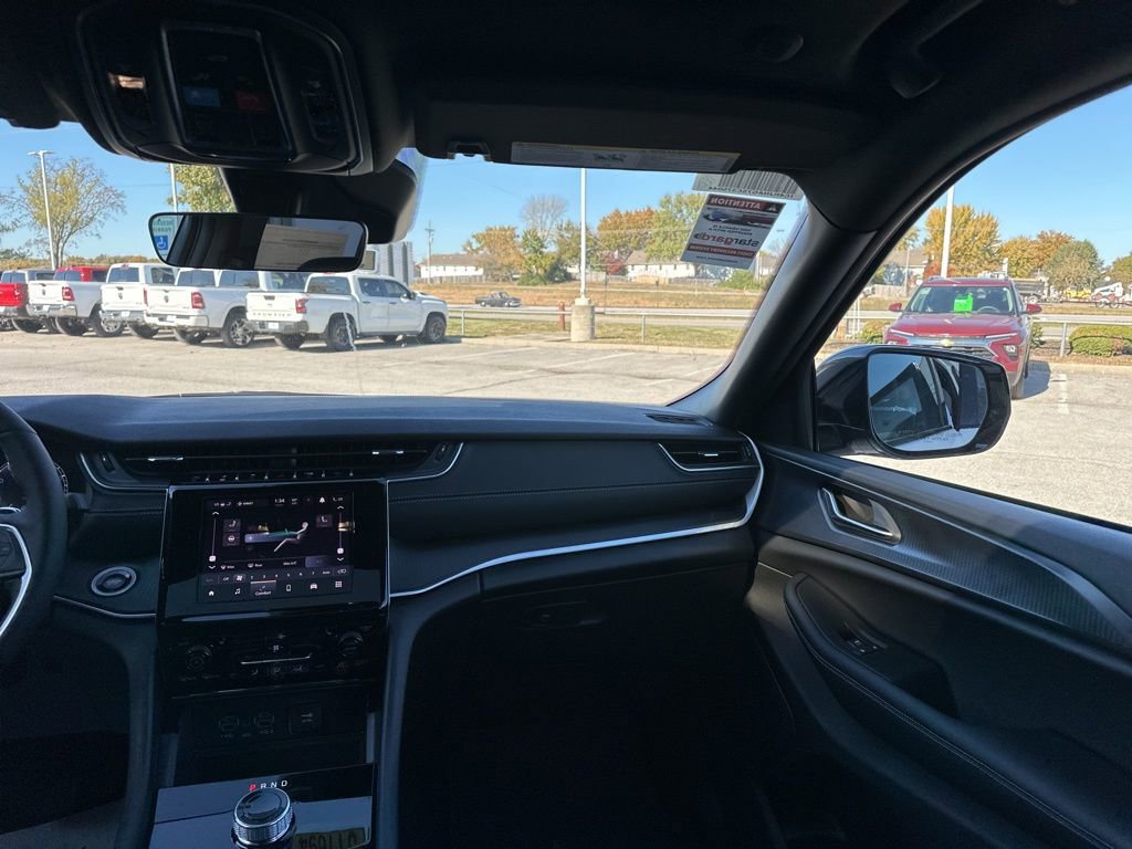 New 2025 Jeep Grand Cherokee Altitude AWD/4WD image 51