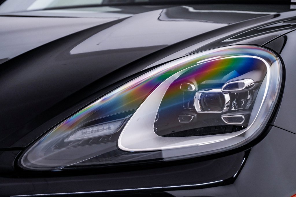 Certified 2023 Porsche Cayenne Platinum Edition image 7