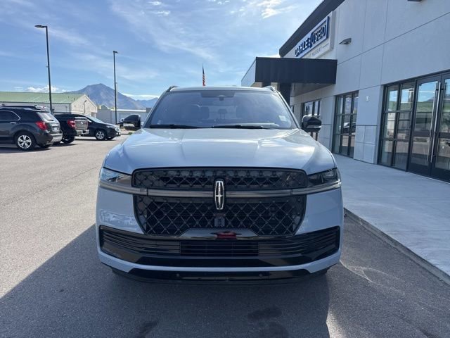 Used 2025 Lincoln Navigator Reserve w/ Jet Appearance Package image 2