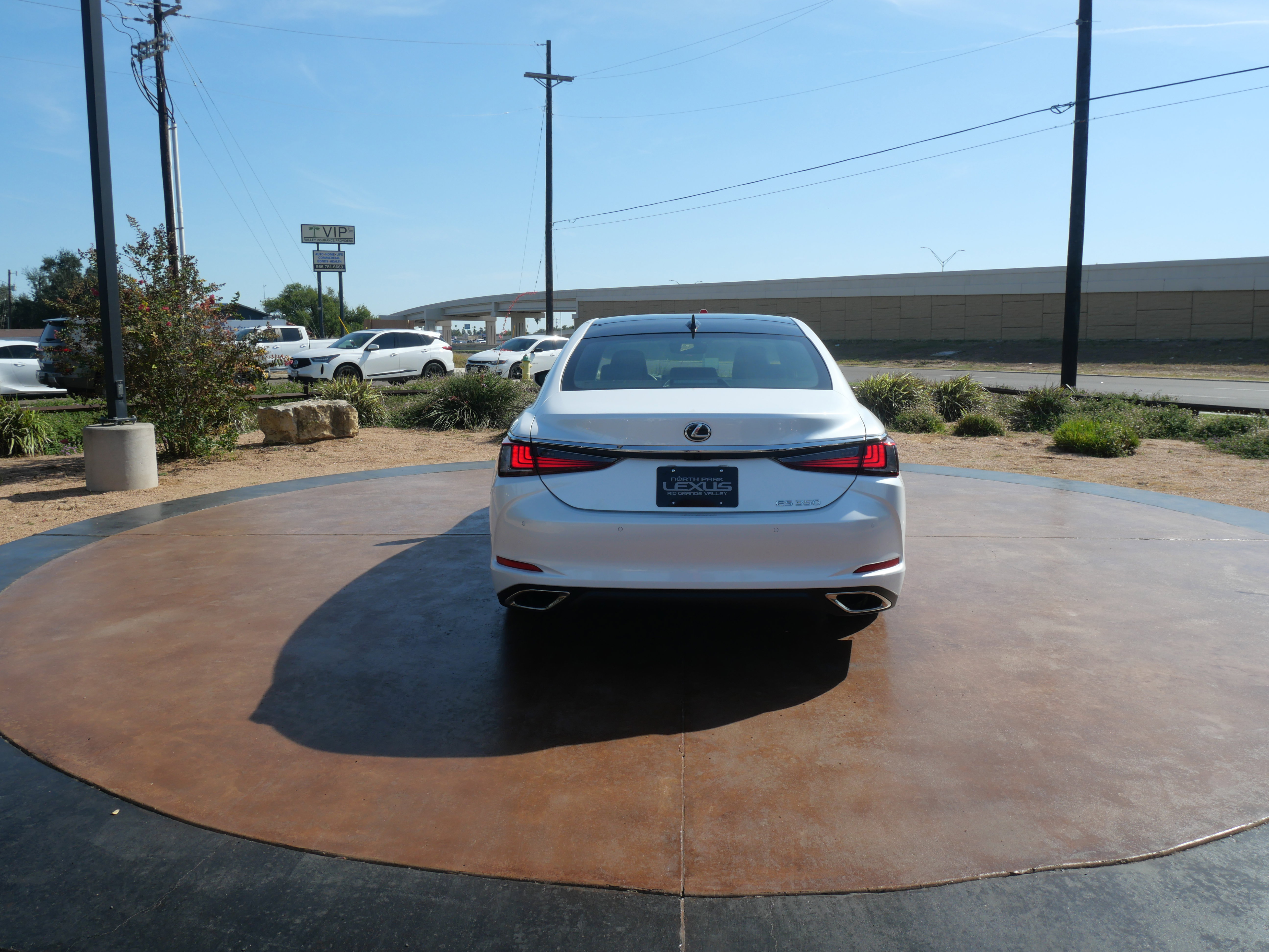 Used 2025 Lexus ES 350 w/ Premium Package image 3