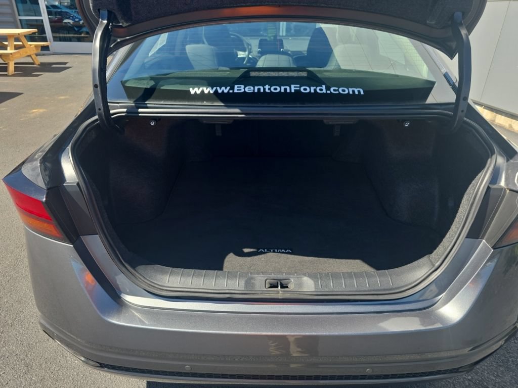 Used 2025 Nissan Altima 2.5 SV FWD image 10