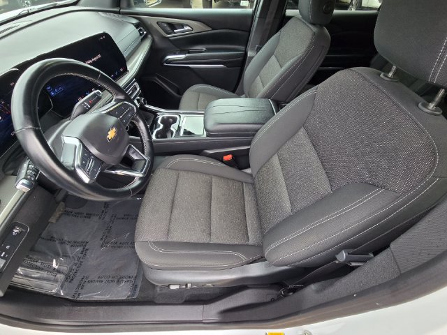 Used 2024 Chevrolet Traverse LT FWD image 17