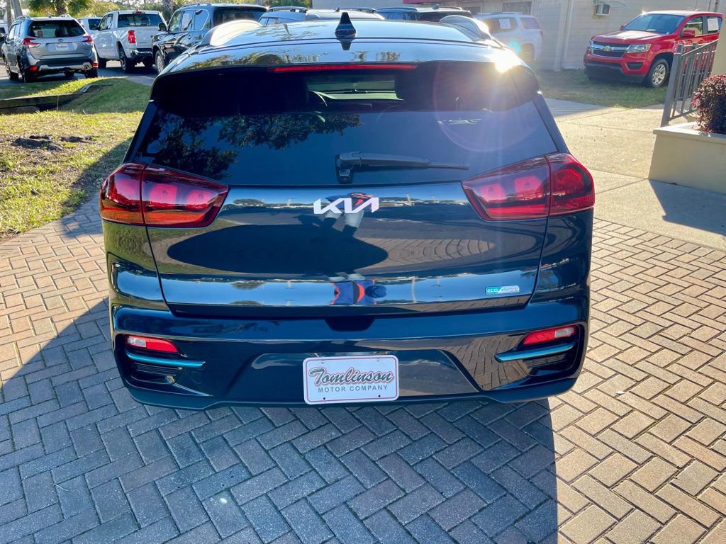 Used 2022 Kia Niro EX image 4