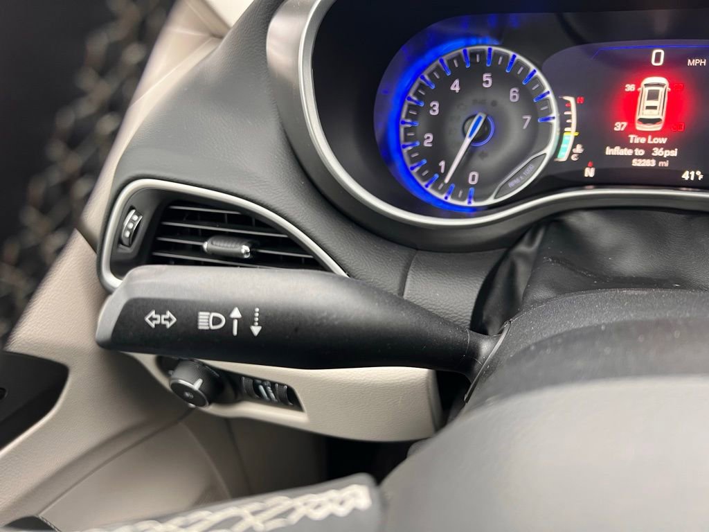 Used 2024 Chrysler Pacifica Touring-L image 26