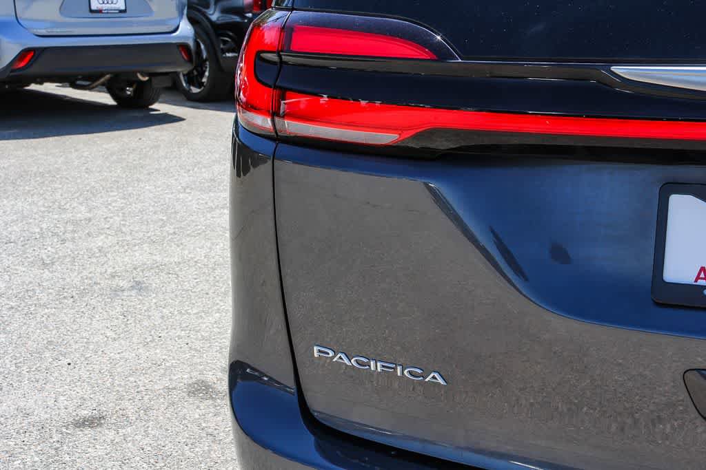Used 2022 Chrysler Pacifica Pinnacle FWD image 11