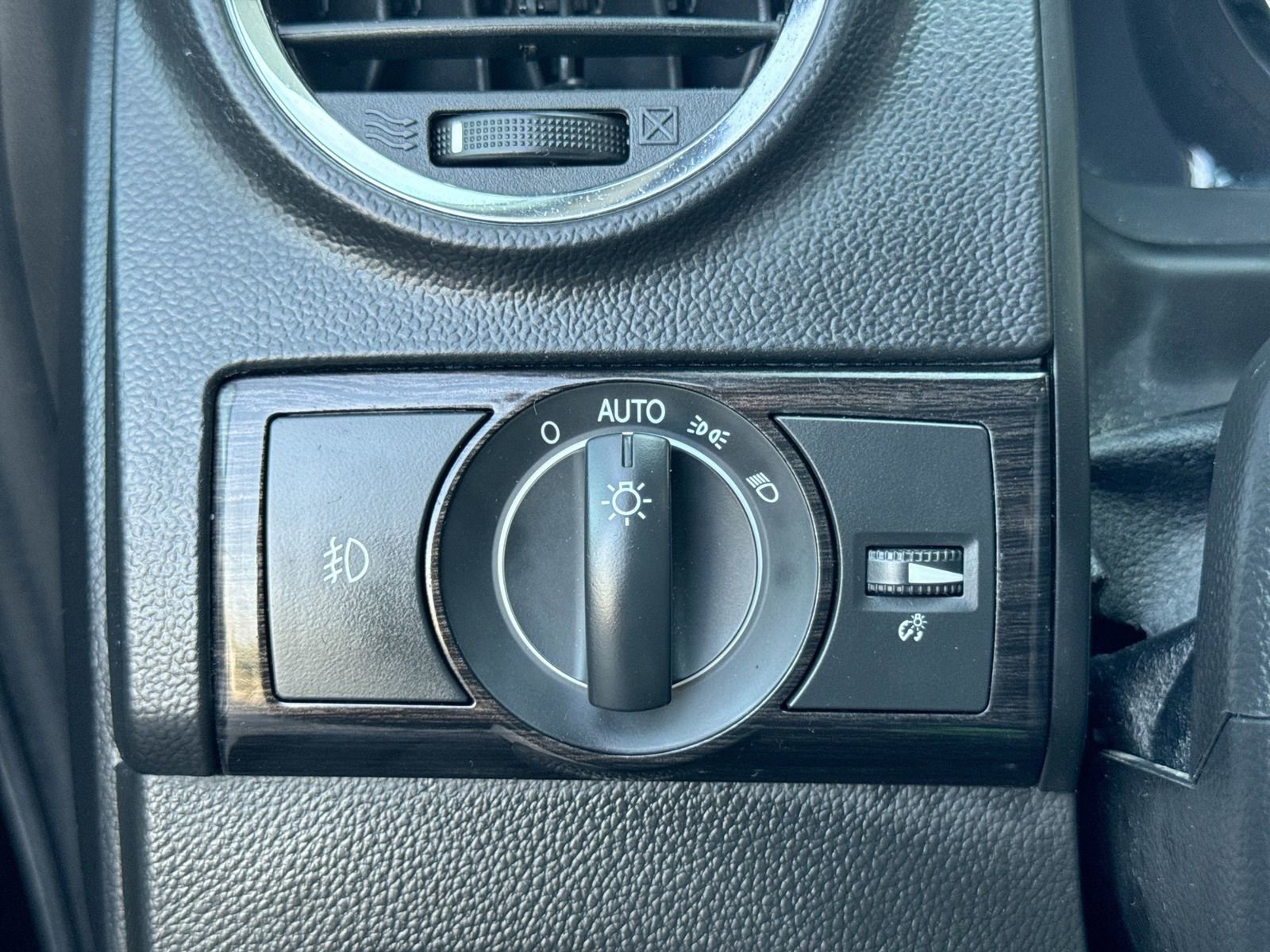 Used 2014 Chevrolet Captiva Sport LT w/ Convenience Package FWD image 34