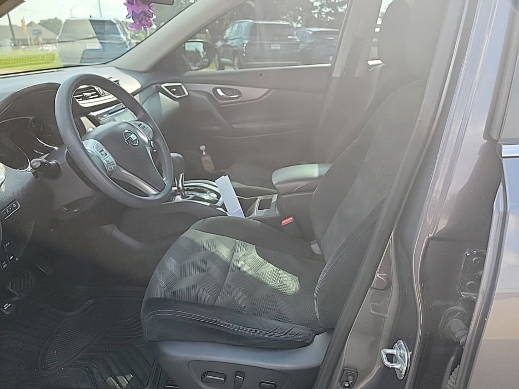 Used 2016 Nissan Rogue SV AWD/4WD image 16