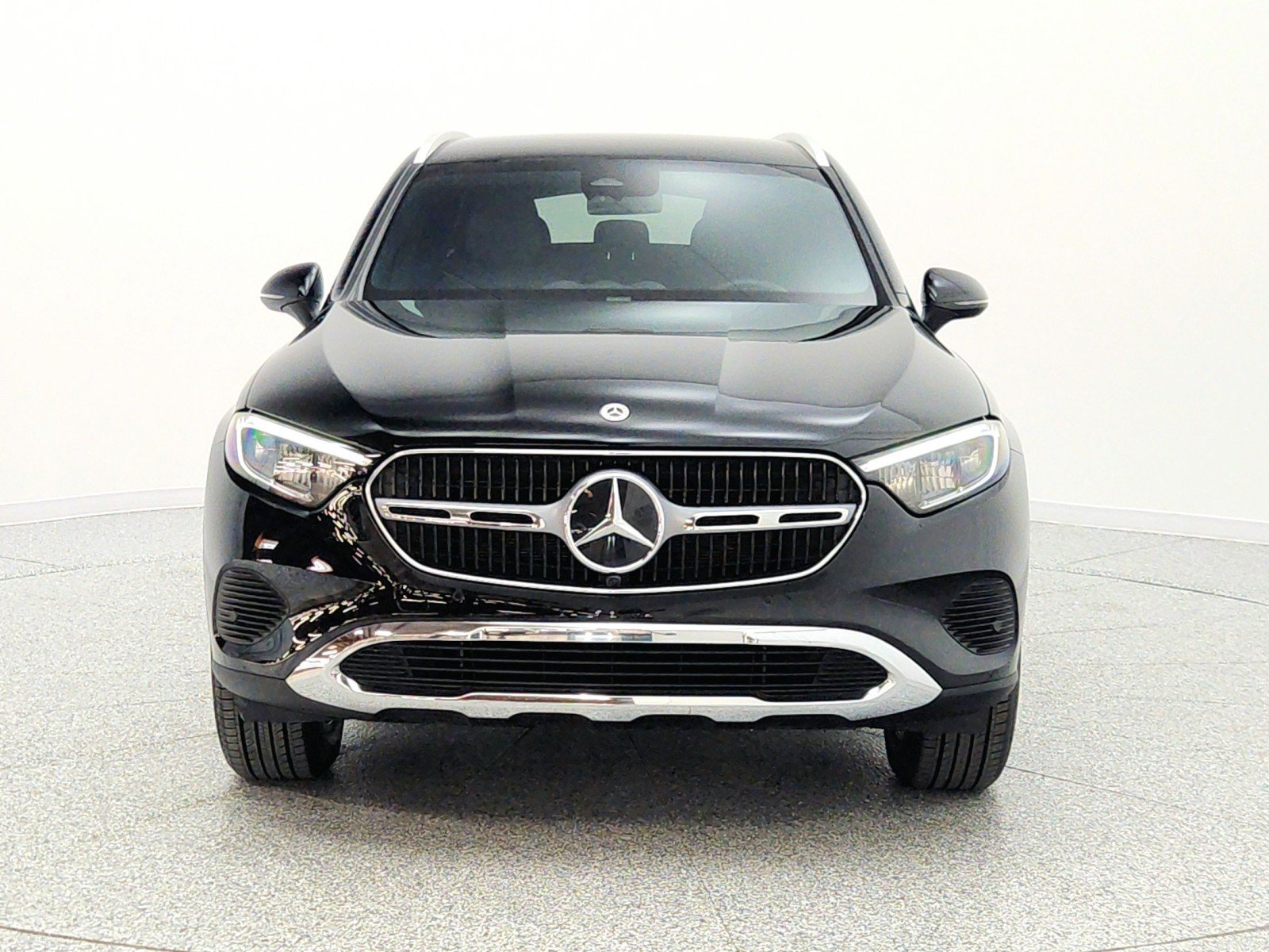 Used 2024 Mercedes-Benz GLC 300 image 2