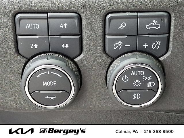 Used 2024 Chevrolet Silverado 1500 LT Trail Boss w/ LT Trail Boss Premium Package AWD/4WD image 29
