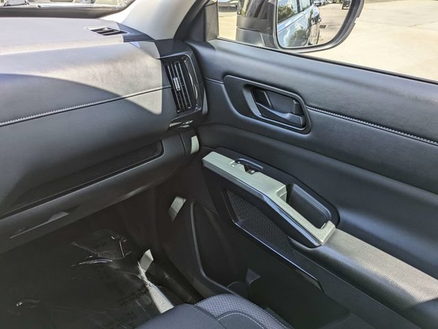 Used 2023 Nissan Pathfinder S FWD image 17