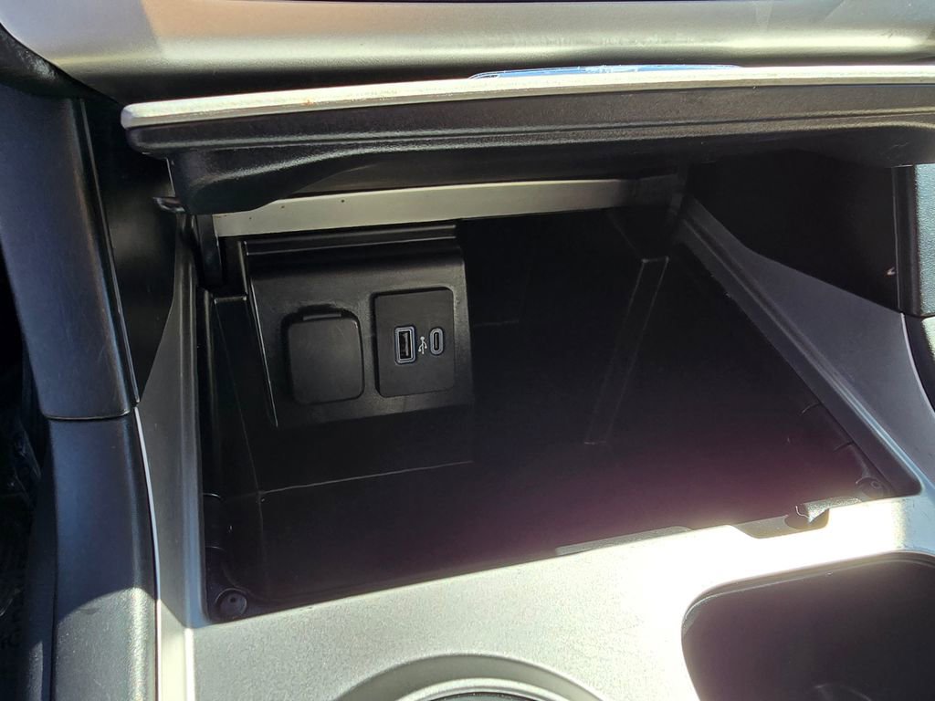 Used 2022 Ford Explorer XLT image 26