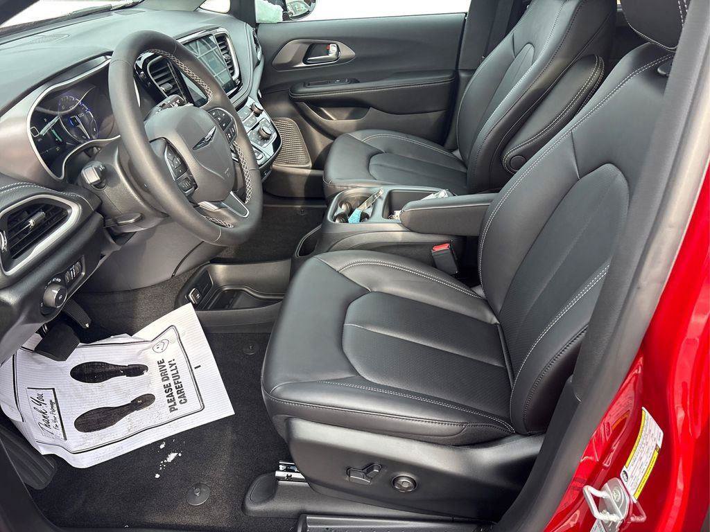 New 2026 Chrysler Pacifica Select FWD image 9