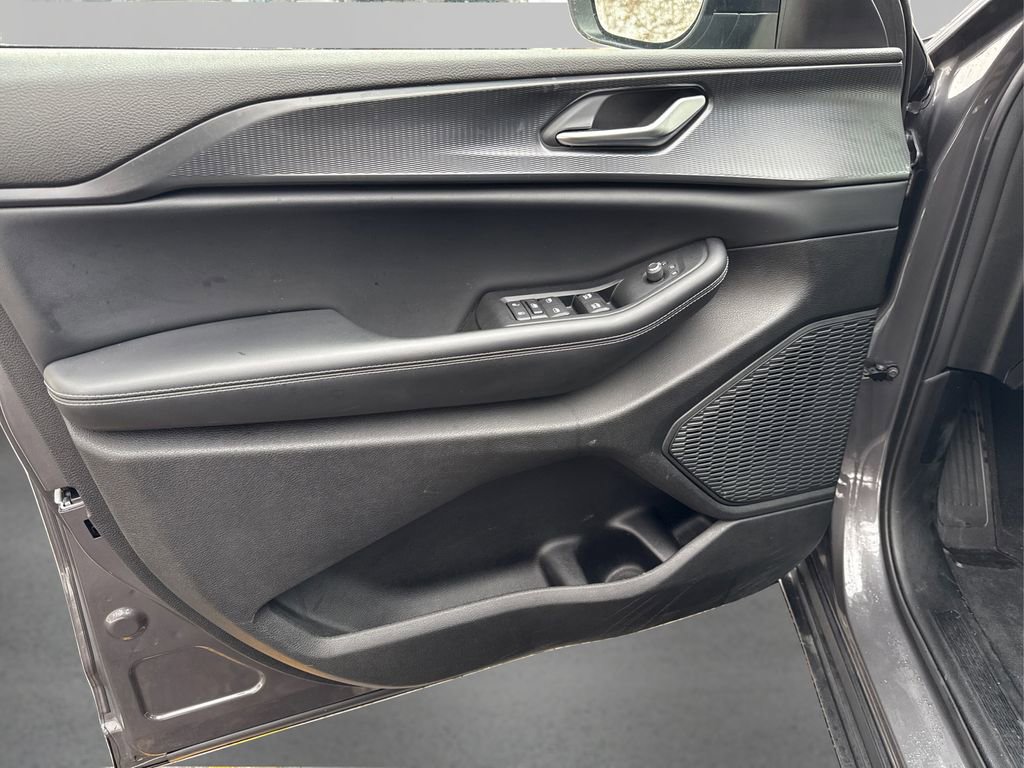 Used 2023 Jeep Grand Cherokee L Laredo image 22