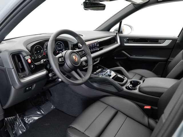Certified 2025 Porsche Cayenne AWD/4WD image 4
