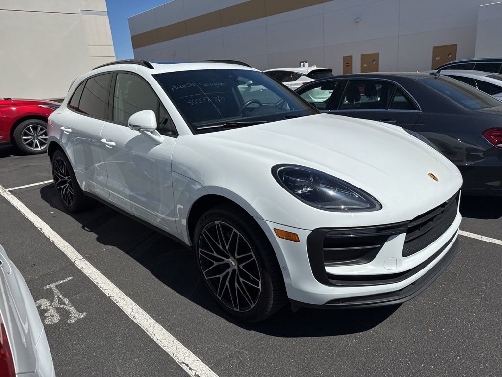 Used 2022 Porsche Macan image 2