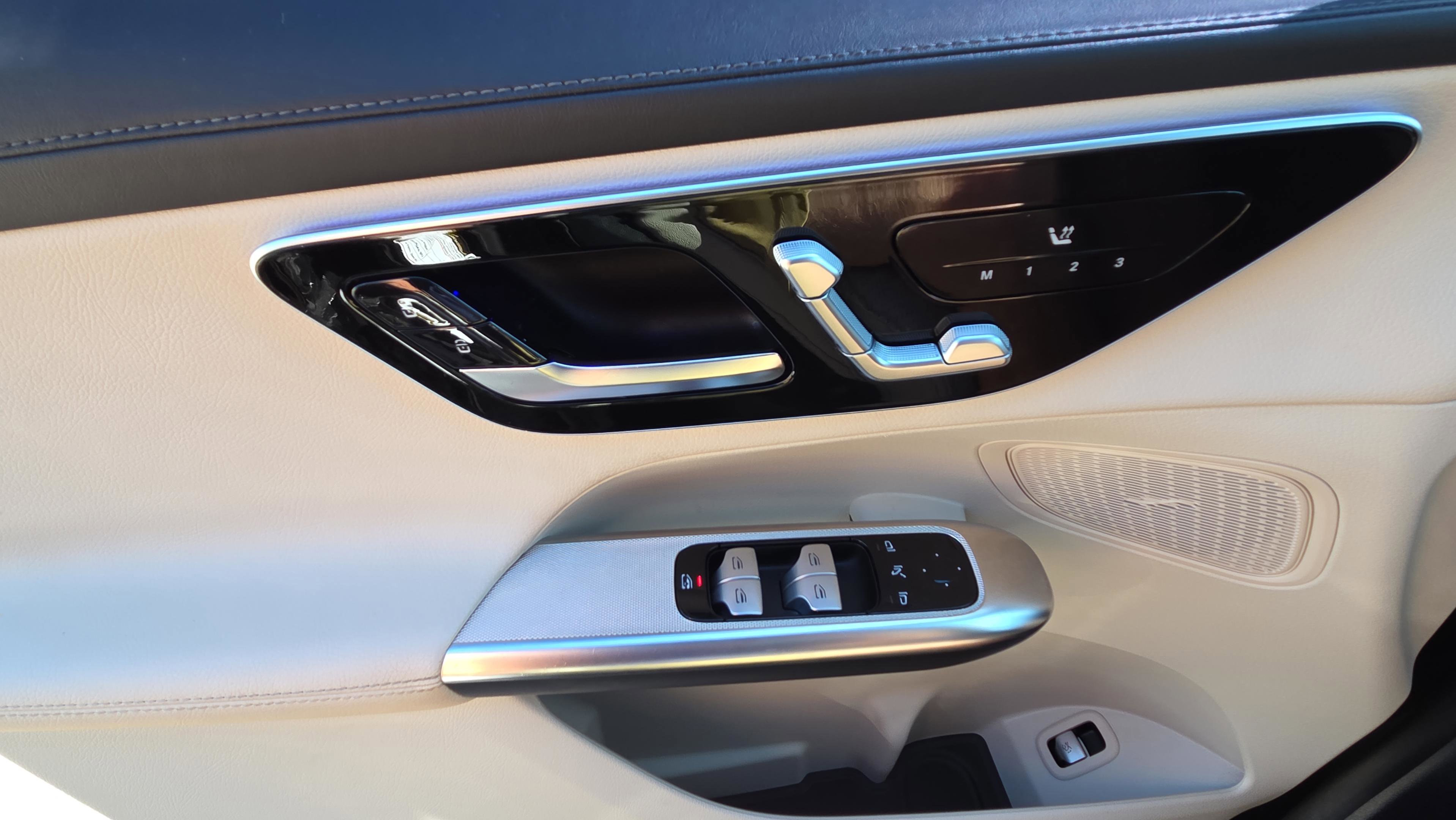 Used 2024 Mercedes-Benz GLC 300 GLC 300 4MATIC image 23