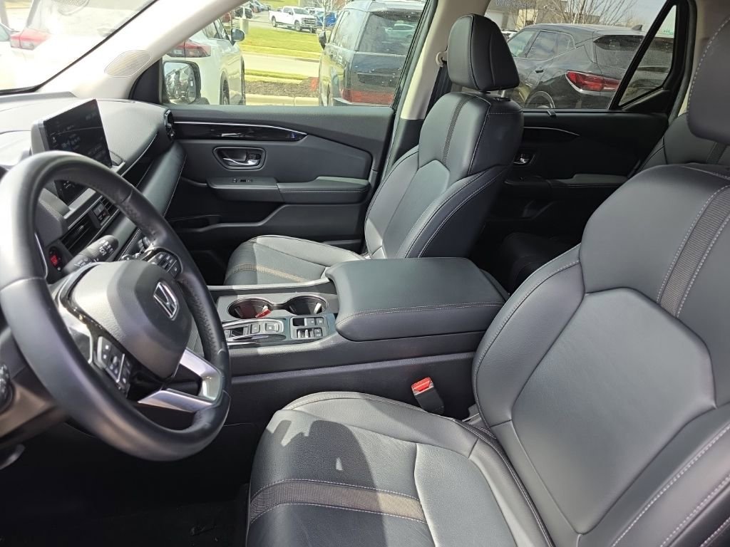Used 2025 Honda Pilot EX-L image 10