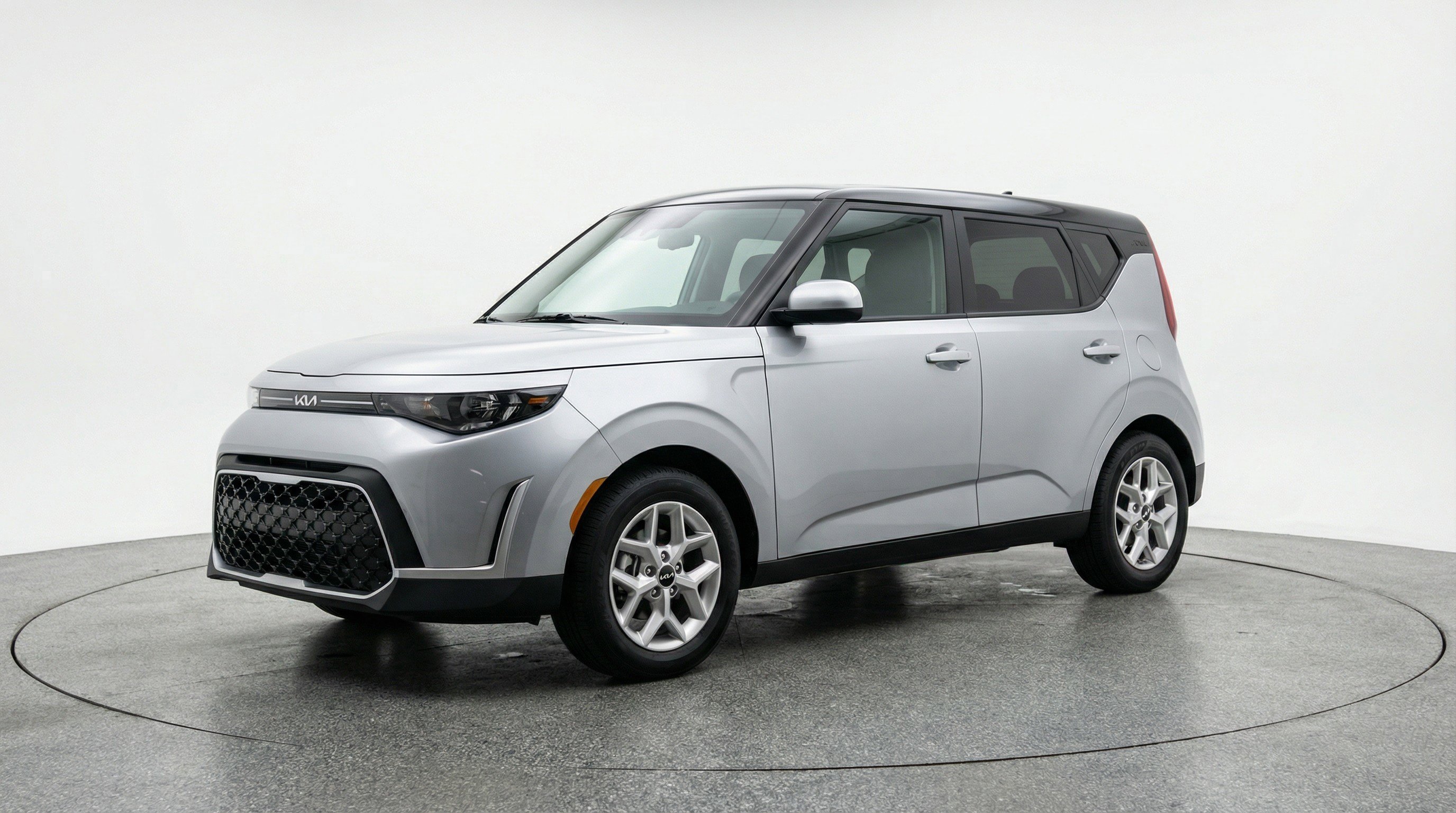 Used 2025 Kia Soul LX w/ LX Technology Package image 3