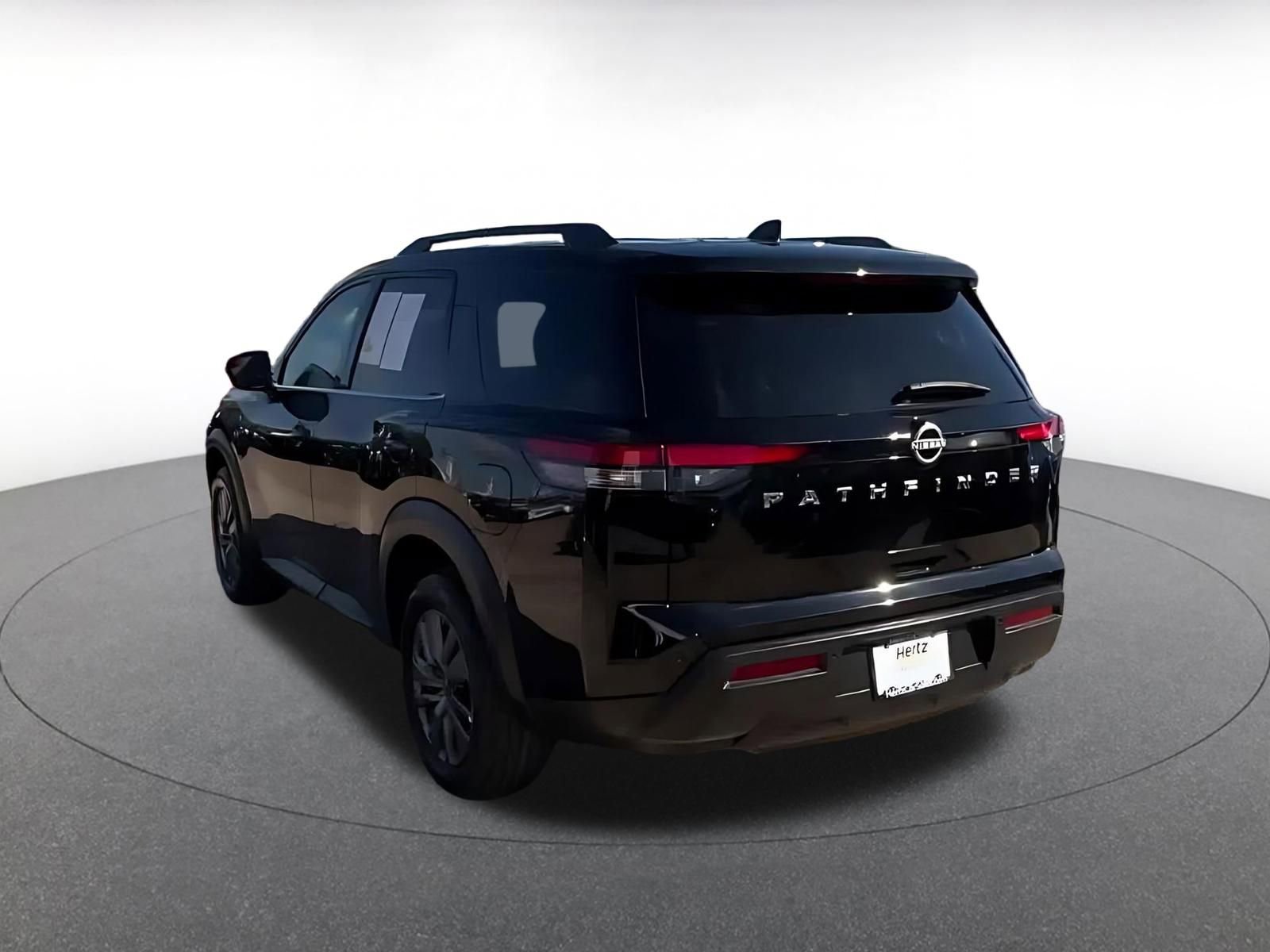 Used 2025 Nissan Pathfinder SV image 11