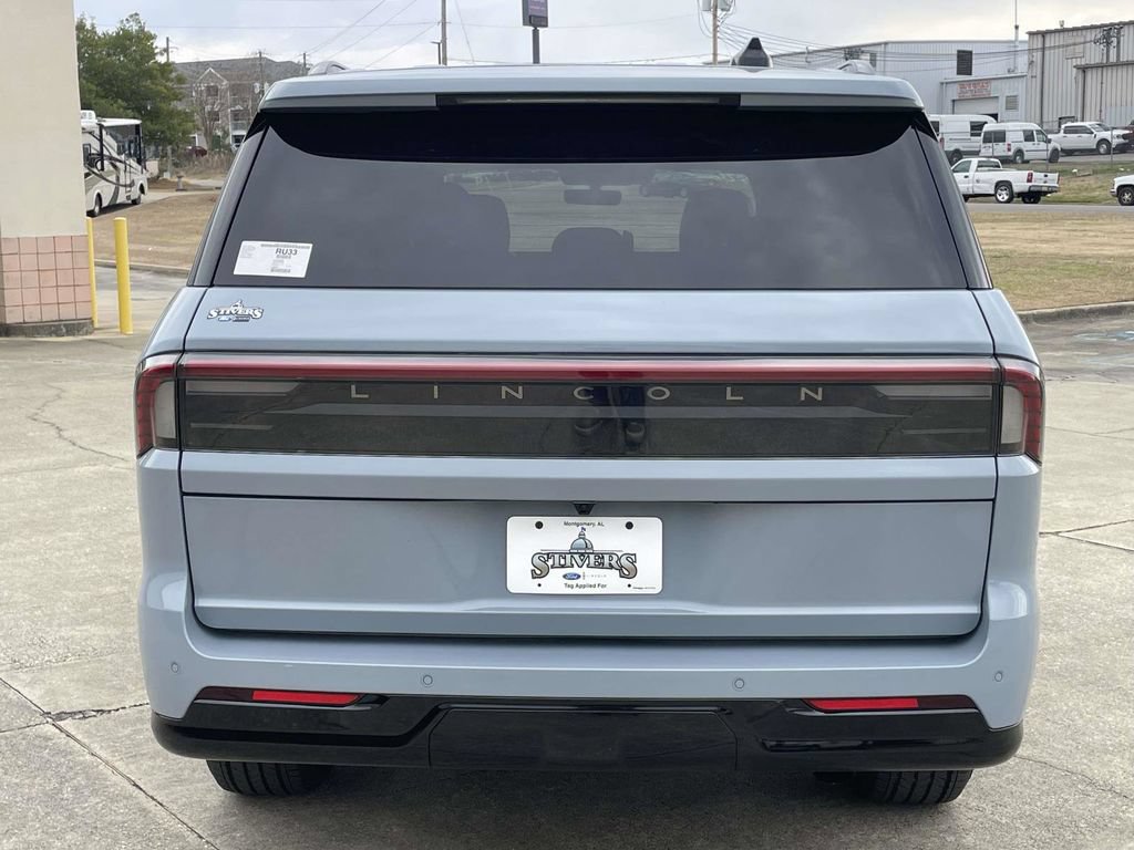 New 2026 Lincoln Navigator L Reserve w/ Jet Appearance Package AWD/4WD image 4