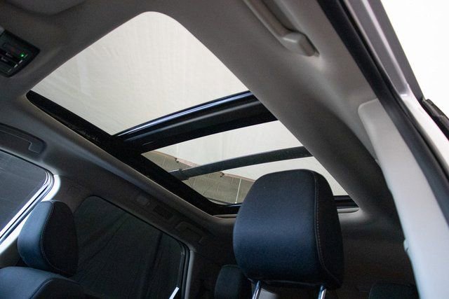 Used 2023 Nissan Pathfinder SV w/ SV Premium Package image 31