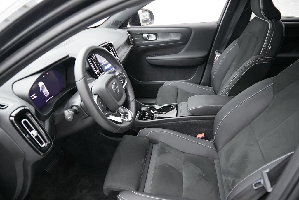 Certified 2023 Volvo C40 P8 Recharge Ultimate AWD/4WD image 17