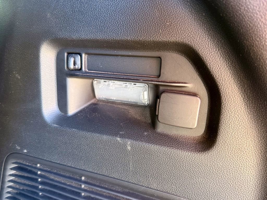 Used 2025 Ford Explorer ST-Line w/ ST-Line Street Pack image 18