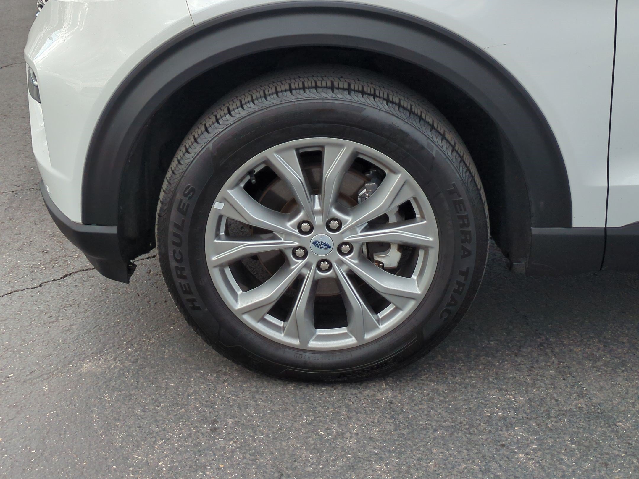 Certified 2023 Ford Explorer Limited AWD/4WD image 13