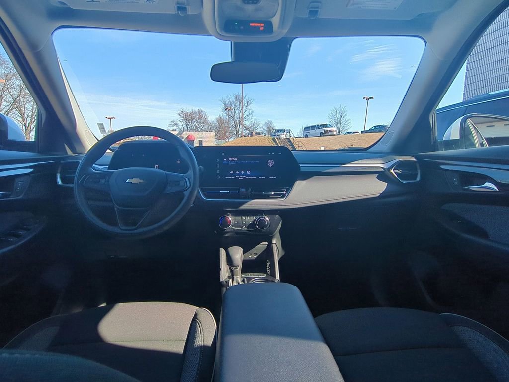 Used 2025 Chevrolet TrailBlazer LT image 25